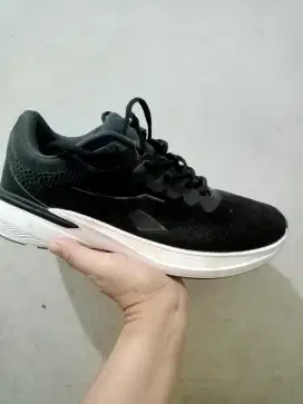 Sepatu sport diadora