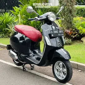 Vespa PRIMAVERA 150 3V tahun 2014 warna hitam PERFECT CONDITION.