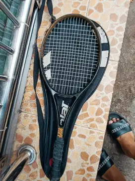 Raket tenis second