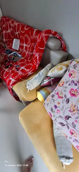 Sofa panjang kuning