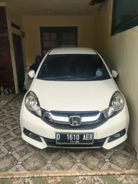 Mobilio warna putih 2016