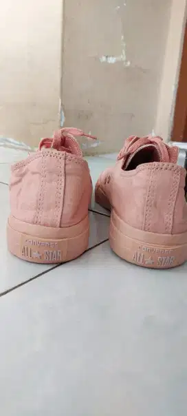 Sepatu Converse pink