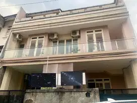 DIJUAL RUMAH 3 LANTAI JALAN LESTI TENGAH KOTA SURABAYA