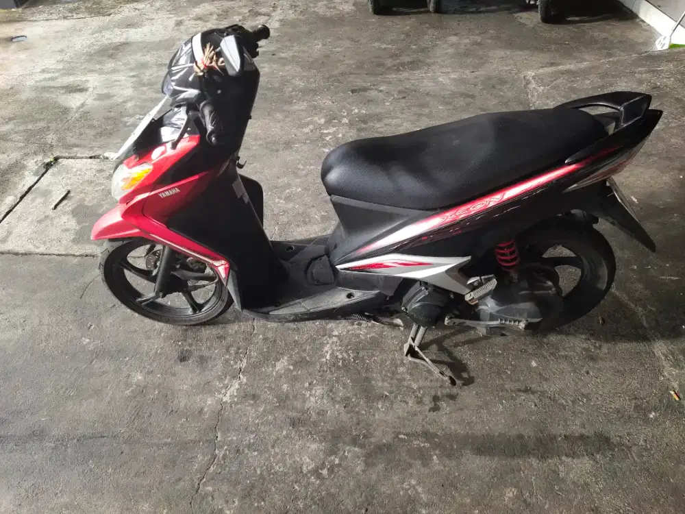 Yamaha Xeon 125, Merah Marun Tahun 2010