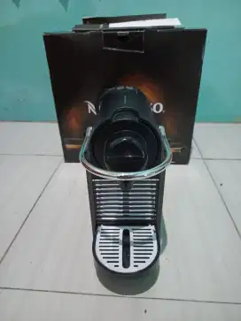 Mesin kopi Nespresso pixie