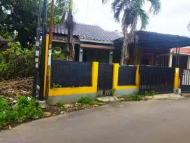 Di Sewakan rumah beserta isinya krn mau pindah ke luar kota