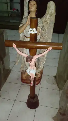 Salib duduk yesus, ukuran 80 cm bahan fiberglass