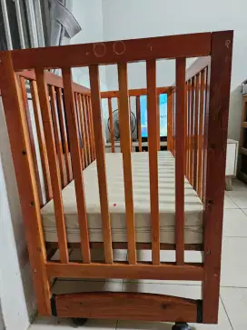 Box Tempat Tidur Bayi termasuk busa