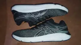 Sepatu Running Asics Size 40 (Bonus Kaus Kaki + Topi)