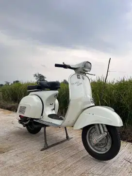 Vespa Sprint 77 asli Putih