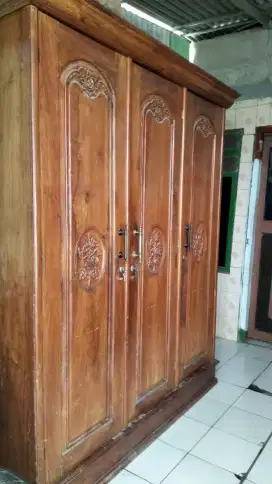 Lemari jati 3 pintu