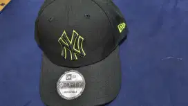 New Era Cap New York Yankees Neon Outline 9Forty Adjustable (Used)