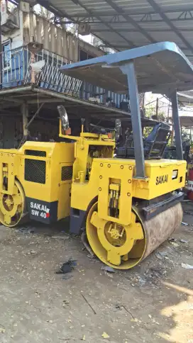 Tandem Sakai SW 40 berat 4 - 5 ton tahun 2015