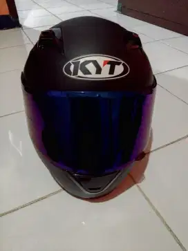 Helm KYT R10 ukuran XL ( black doff )