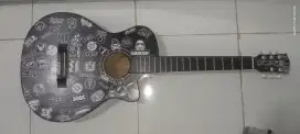gitar akustik Yamaha