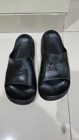 Sendal reebok ori jual murah aja