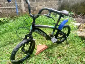 Sepeda BMX Tremmor