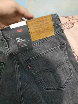 Celana jeans levis 568 stay loose baru