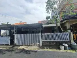 Dikontrakkan Rumah  Strategis di Subang Kota