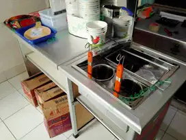 Usaha Warmindo Kekinian Booth Panjang