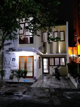 Townhouse Awana Mantrijeron 4 Kamar 3 Kamar Mandi