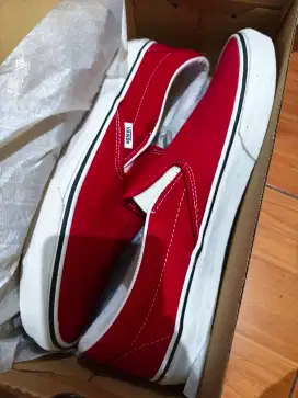 Sepatu Vans Classic Slip on merah size 44,5