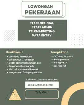 Membuka loker sebagai staf admin