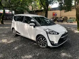 TOYOTA SIENTA 1.5 V CVT 2016