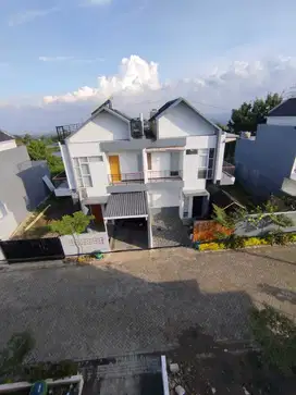 Rumah villa di sebelah wisata Malang Sky Land