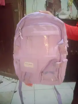 Menjual tas sekolah anak