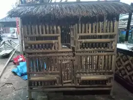 Kandang ayam bahan bambu dan atapnya kirai