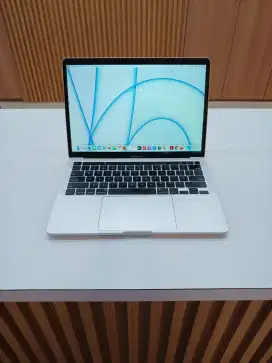 Macbook pro 2020 cto i5 2.0ghz 16gb 512gb mulus luz murmer