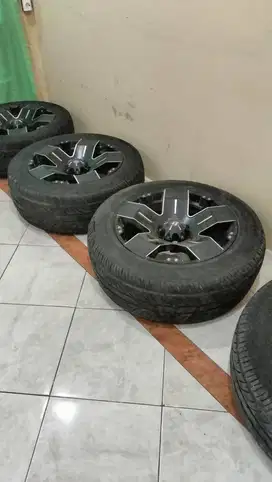 Dijual 4 buah ban + velg racing 20 buat Pajero/ Fortuner