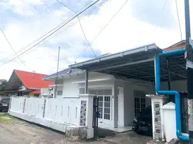 Dijual Rumah Semi Furnished di tengah kota belakang PLN Sawahan