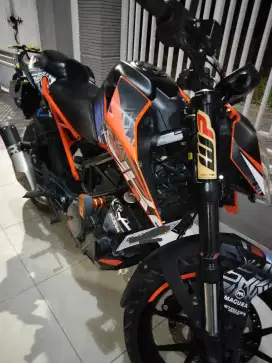 Ktm duke 250 cc motor laki sejati cocok buat kota-kota