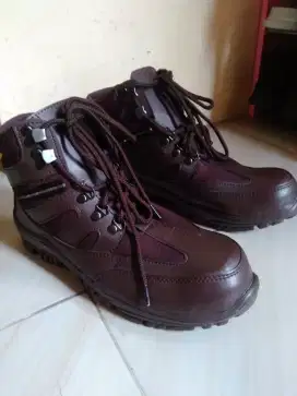 Sepatu pria (stok terbatas)