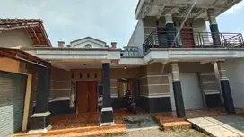 rumah dua lantai plus kios murah jalan cor