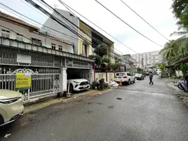 Disewa Rumah Bagus Lokasi Strategis di Kebayoran Baru, Jakarta Selatan