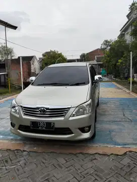 Toyota Kijang Innova 2011 Bensin