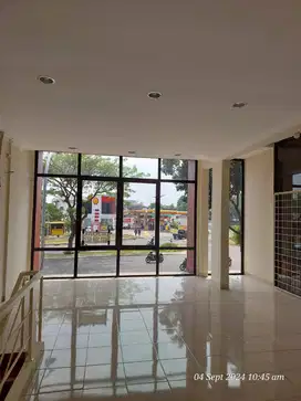 Dijual Ruko Baru Renovasi, Hoek, 2 Lantai di Fortune Graha Raya