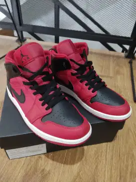 Original Air Jordan 1 AJ1 Mid Reverse Bred Size 8.5 (42)