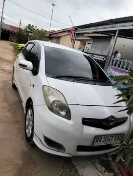 Dijual Mobil Toyota Yaris Metik, Tahun 2011 wrna putih