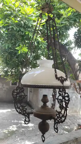 Lampu gantung kuningan