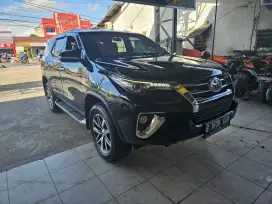 Dijual Toyota fortuner 2016 vrz solar warna hitam cash