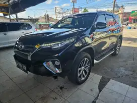 Dijual Toyota fortuner 2016 vrz solar warna hitam cash