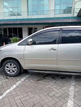 Toyota Kijang Innova 2009 Bensin