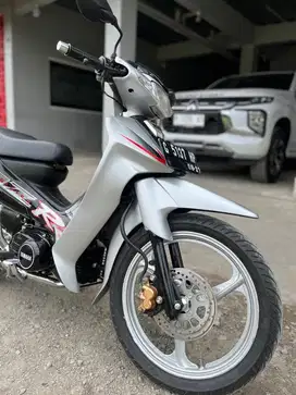 Yamaha fiz 1 perak 2002