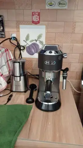 Mesin kopi, Type Delonghi Dedica EC 685 BK.