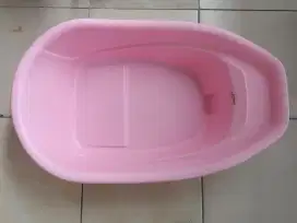 Bak mandi bayi warna pink