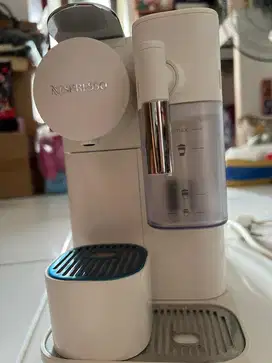 Jual Cepat!! Mesin Kopi + Susu Nespresso Like New